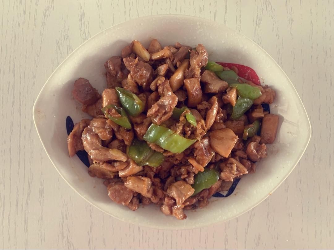 家常红烧辣子鸡块 肉嫩汁浓有秘诀 新手也能炒出饭店味