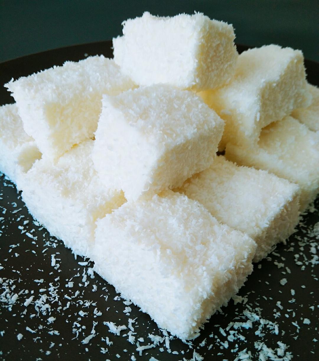 小小xun做的完胜85度c牛奶椰丝小方