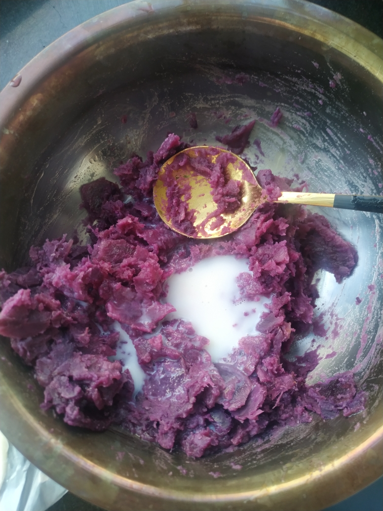 手抓饼的万能吃法，紫薯酥！的做法 步骤3