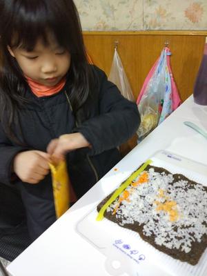 幼儿园小朋友教你做寿司的做法 步骤4
