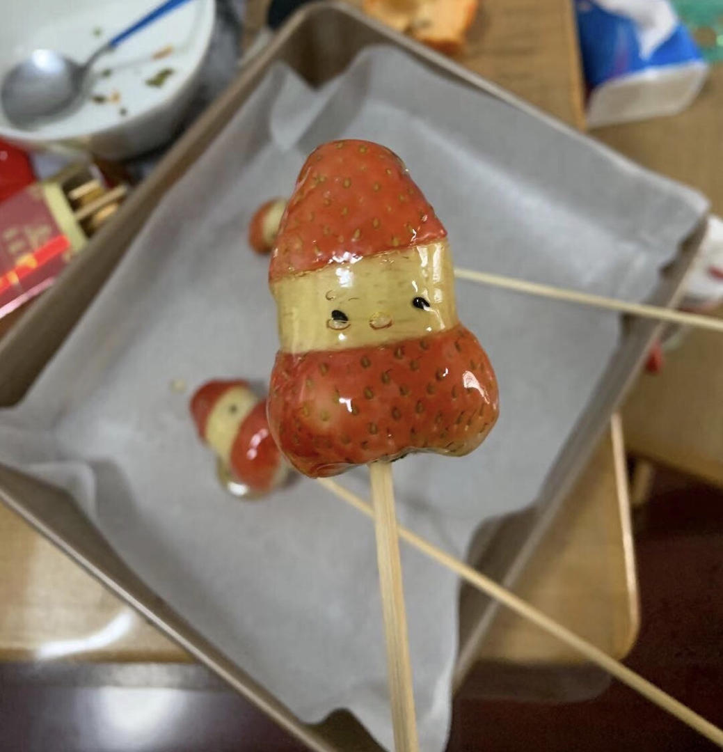 超可爱的草莓糖葫芦