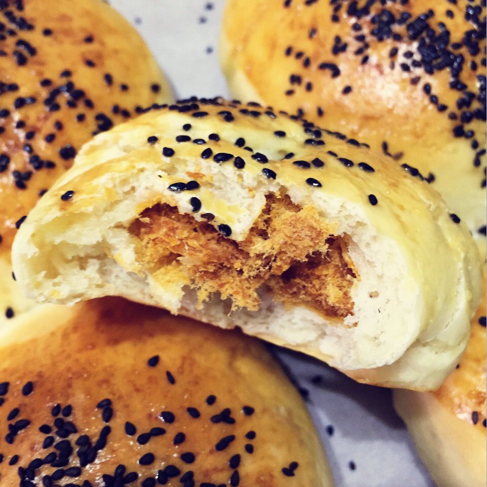 哈咯啦做的肉松小餐包