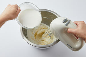 如何制作抹面奶油和裱花奶油 | 池恩惠的做法 步骤7