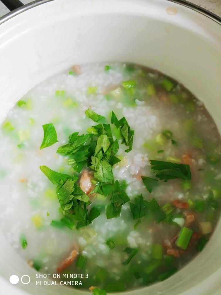 芹菜瘦肉粥的做法