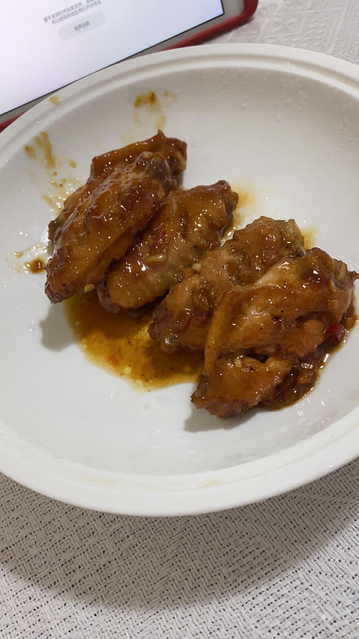 蒜香浓郁，鲜嫩多汁的蒜香鸡翅