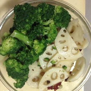 凉拌藕+西兰花的做法