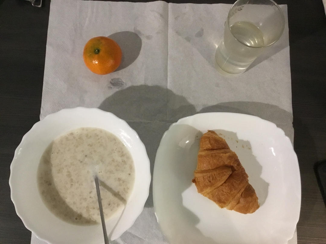 5分钟简易的早餐（牛奶燕麦）
