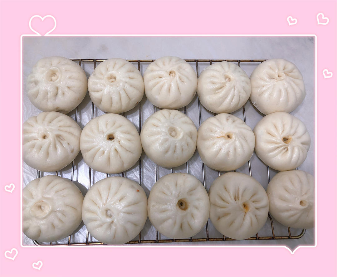 松软多汁的肉包子