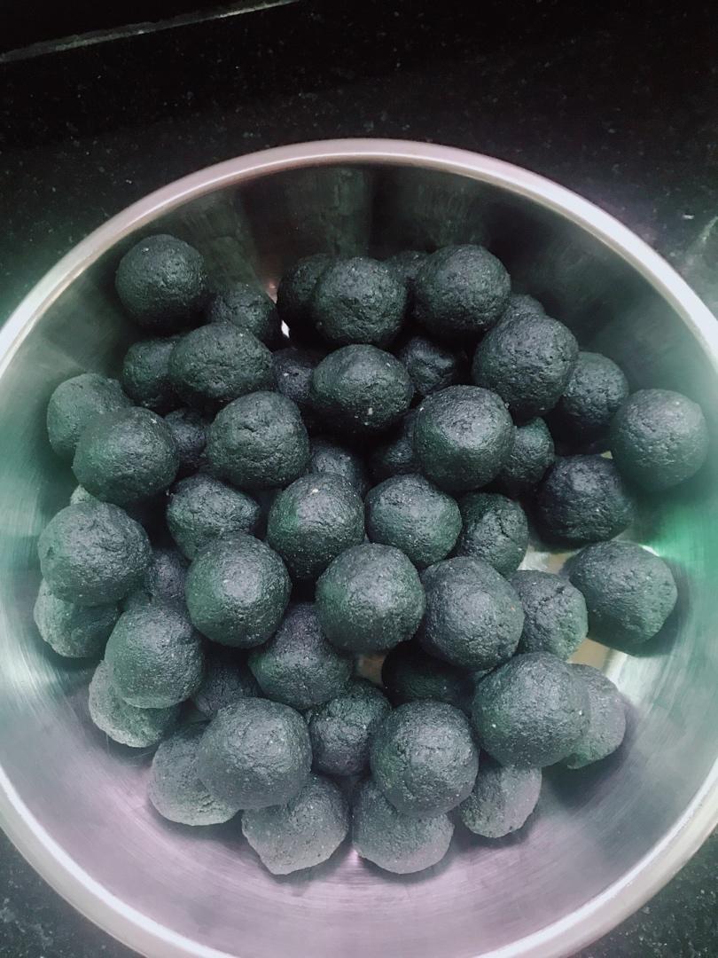 黑芝麻丸 这么做简单好吃又有效！