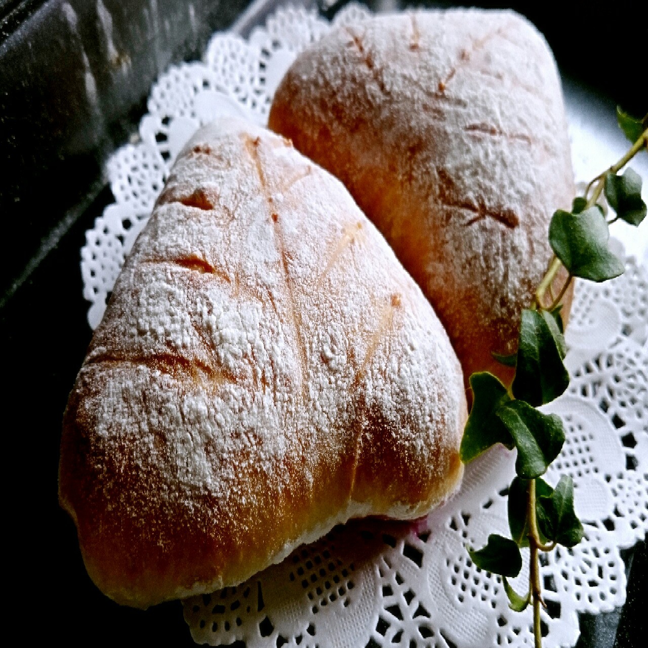 优雅蓝莓牛奶面包
