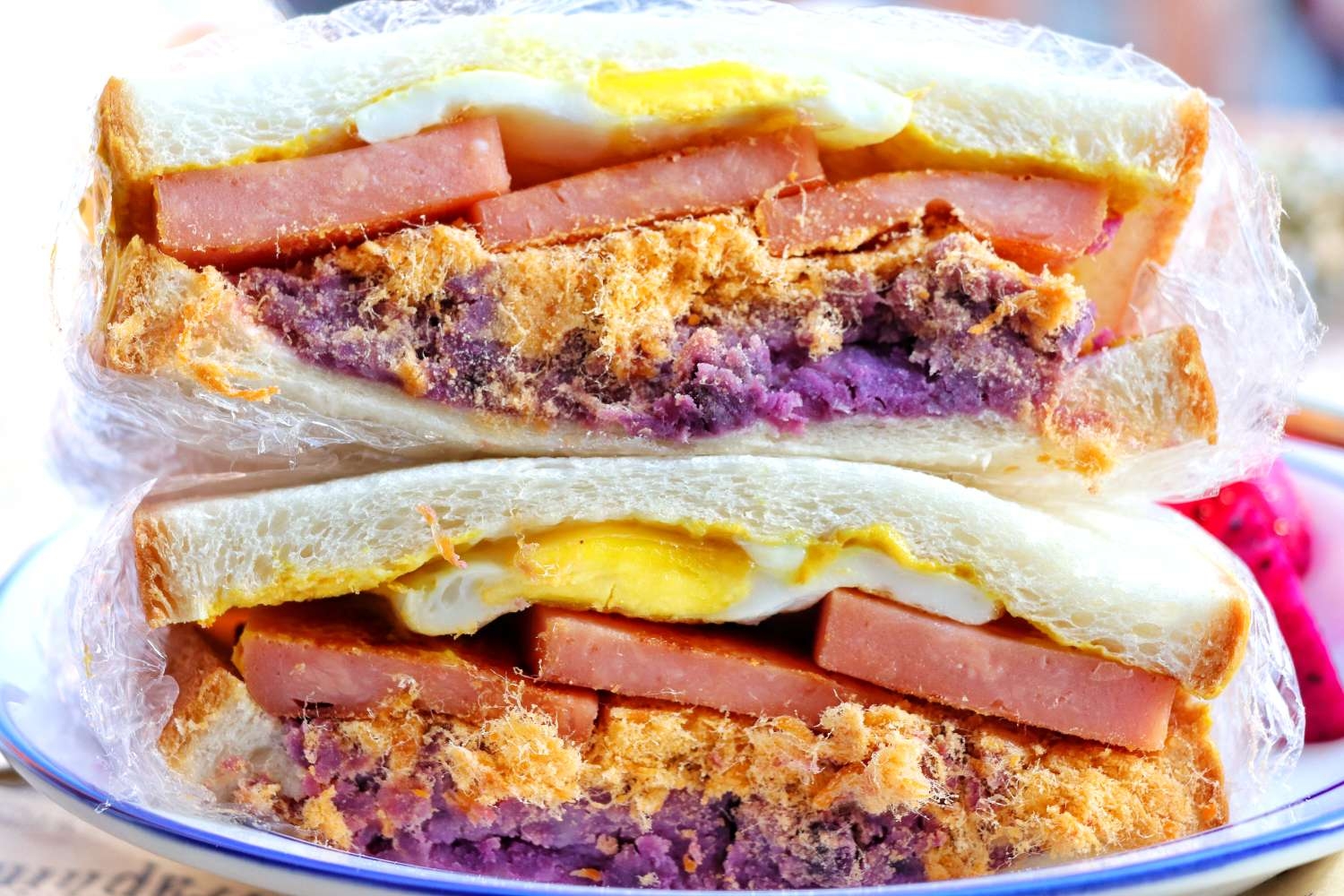 平凡料理の超厚的紫薯肉松昭三明治的做法