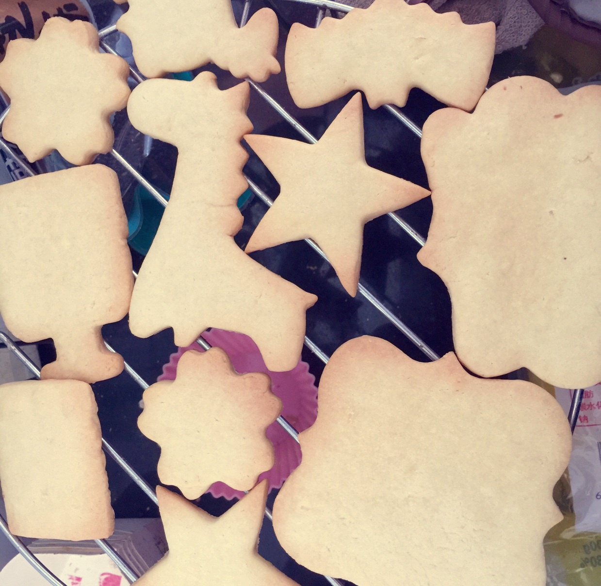 超简单！好吃又平整的糖霜饼干底的做法（附贴心小提示哦）