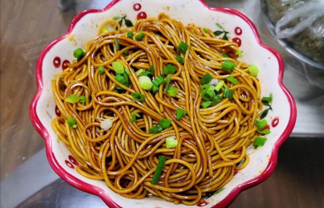 葱油拌面 每个人的心中都有一碗葱油面 经典又快手