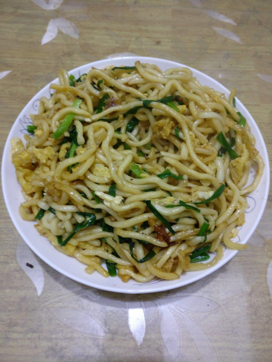 韭菜炒面条