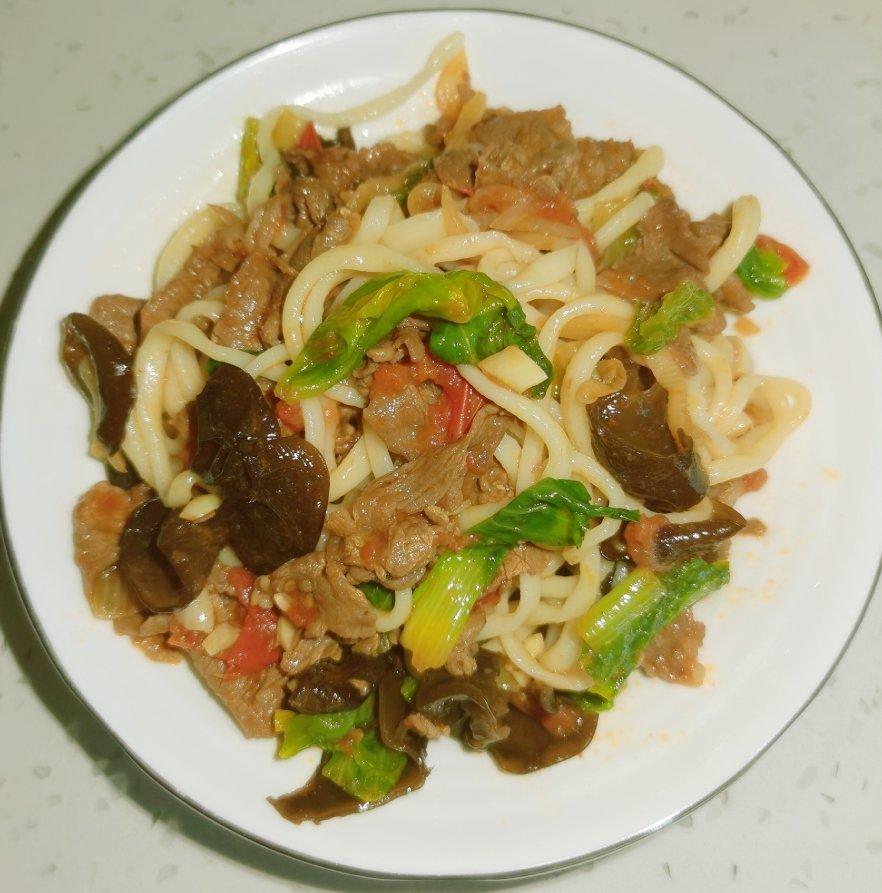 新疆过油肉拌面