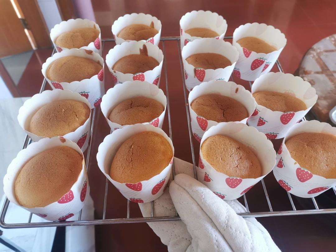 戚风小纸杯蛋糕