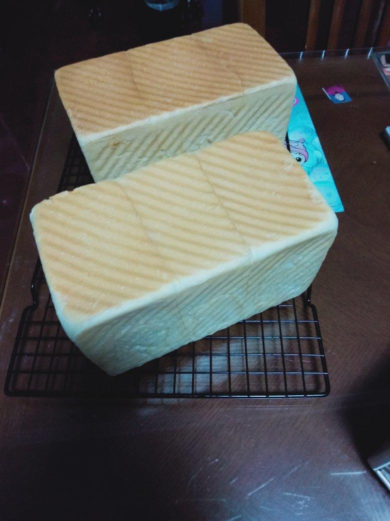 用烤箱自己做面包--手工牛奶吐司面包