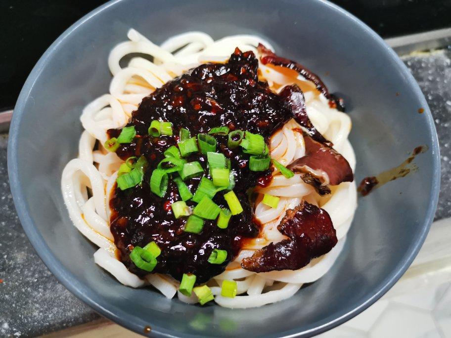 自制手擀面(牛肉酱拌面)，内附酱汁做法