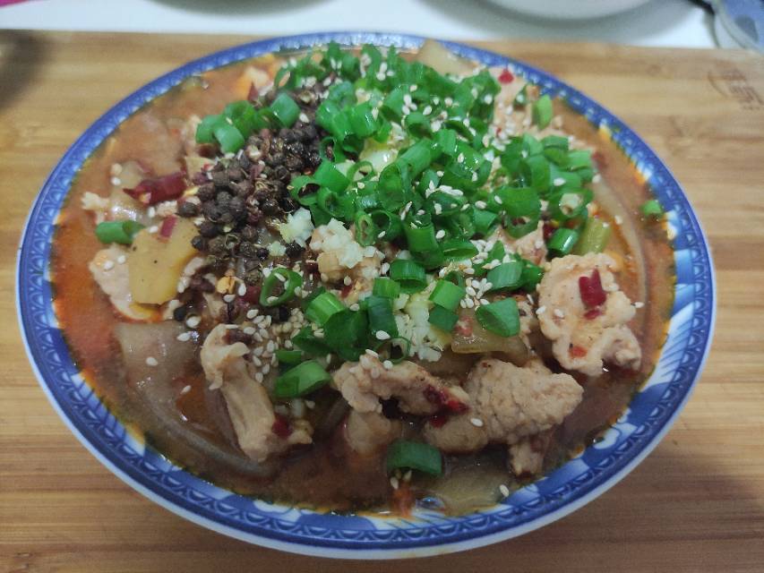 家常版“水煮肉片”，麻辣鲜香，肉质滑嫩，简单易学零失败。
