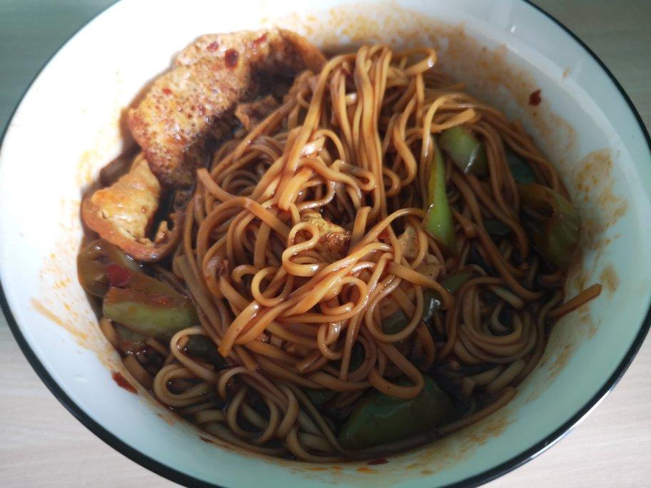 挂面神仙吃法㊙️香到舔盘子的青椒鸡蛋拌面