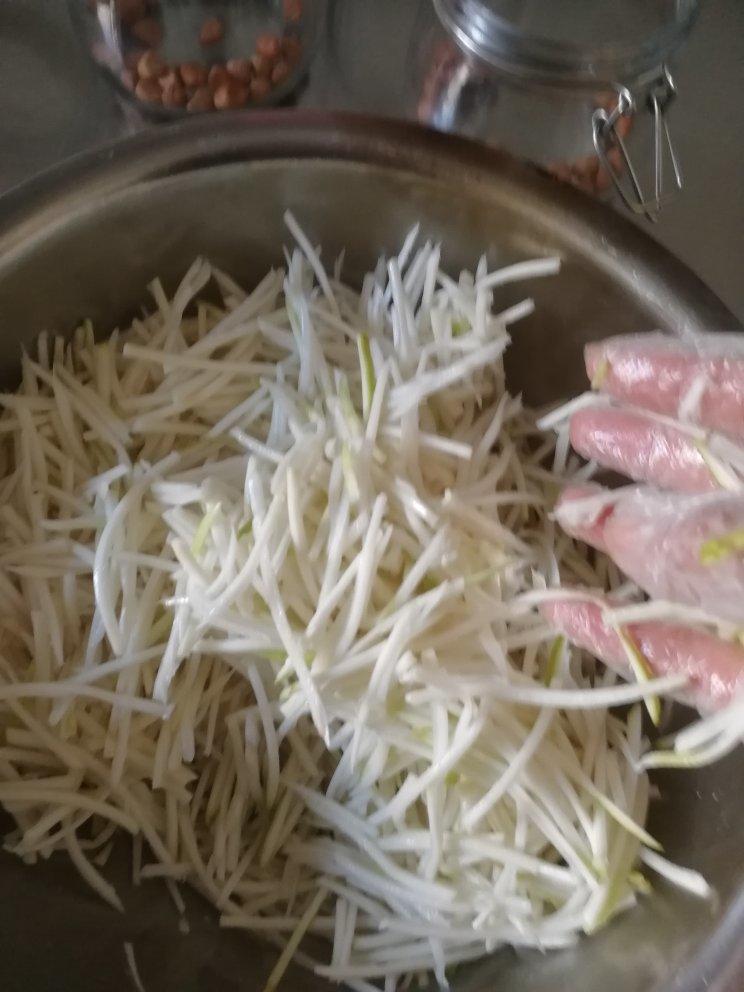 芥菜丝，呛鼻子的憋辣菜