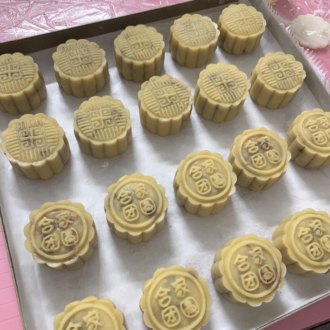 广式月饼—蛋黄冬翅月饼