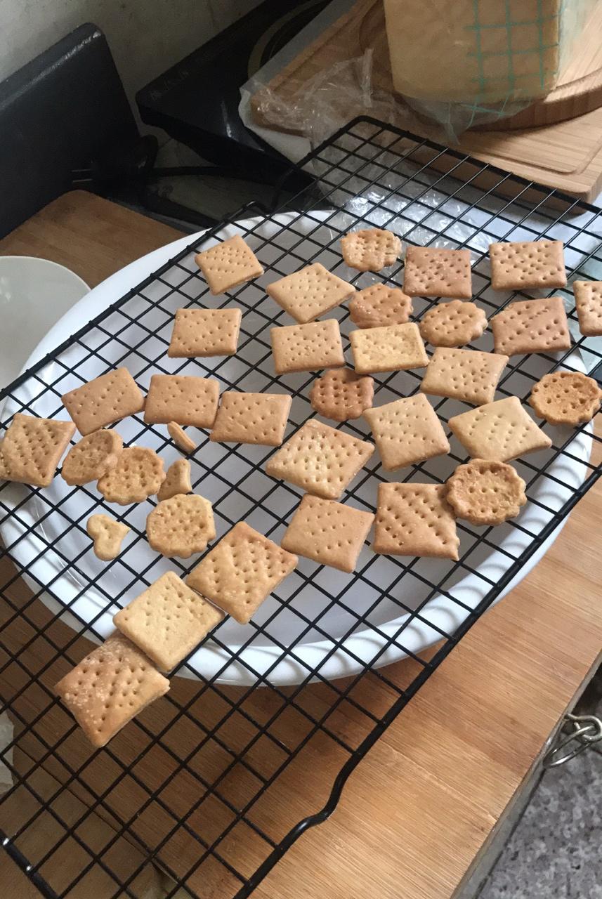高钙奶盐苏打饼干