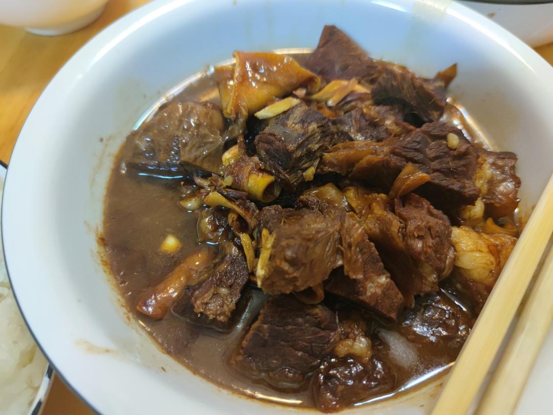 0人做过这道菜忍冬清茶用料回民炖牛肉的做法切成四大块,冷水下锅