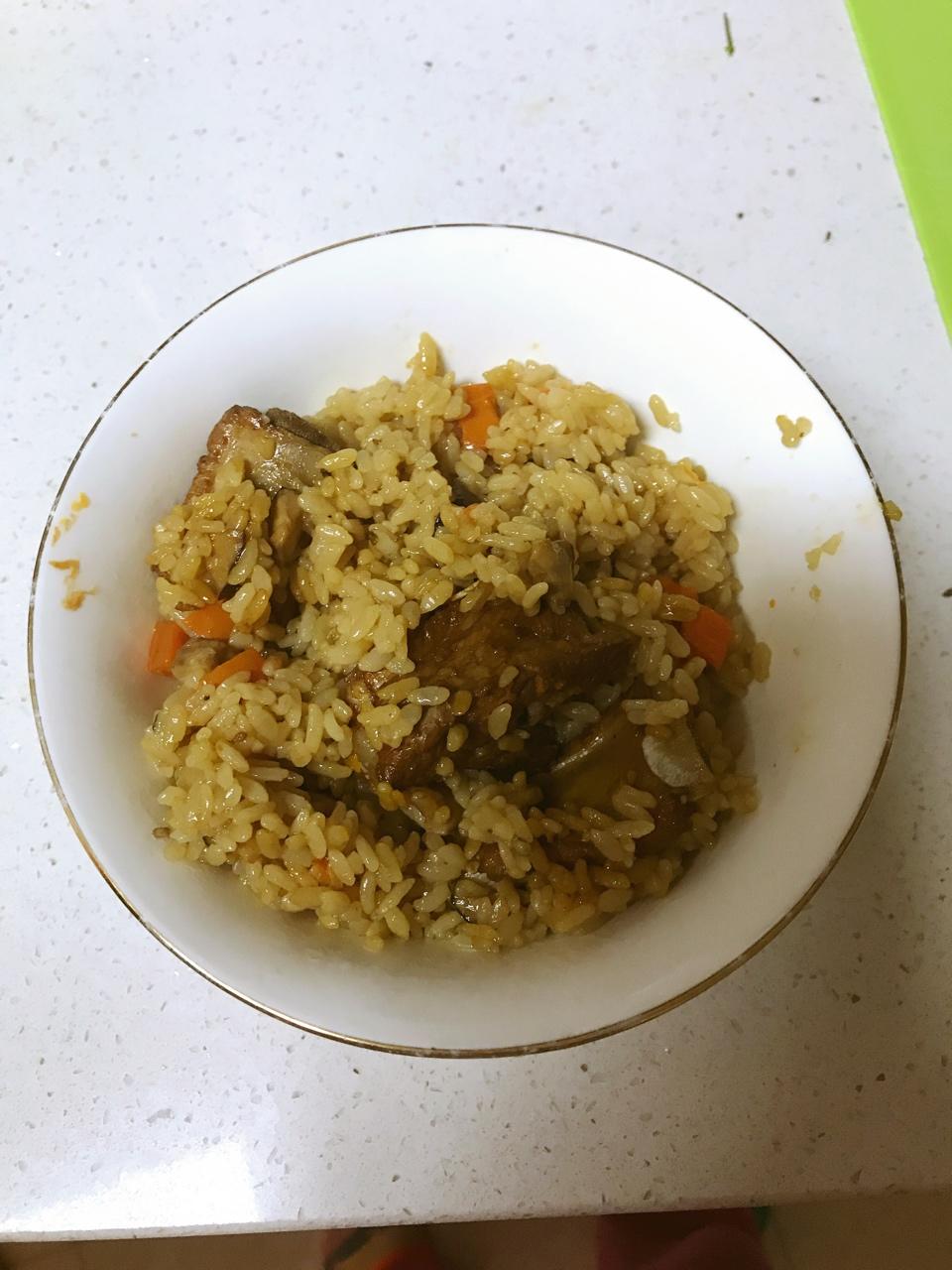 喷香排骨焖饭（爆好吃）