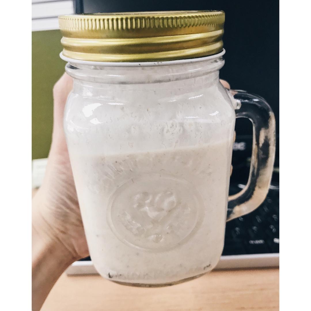 【香蕉椰奶奶昔】消耗香蕉淡奶油