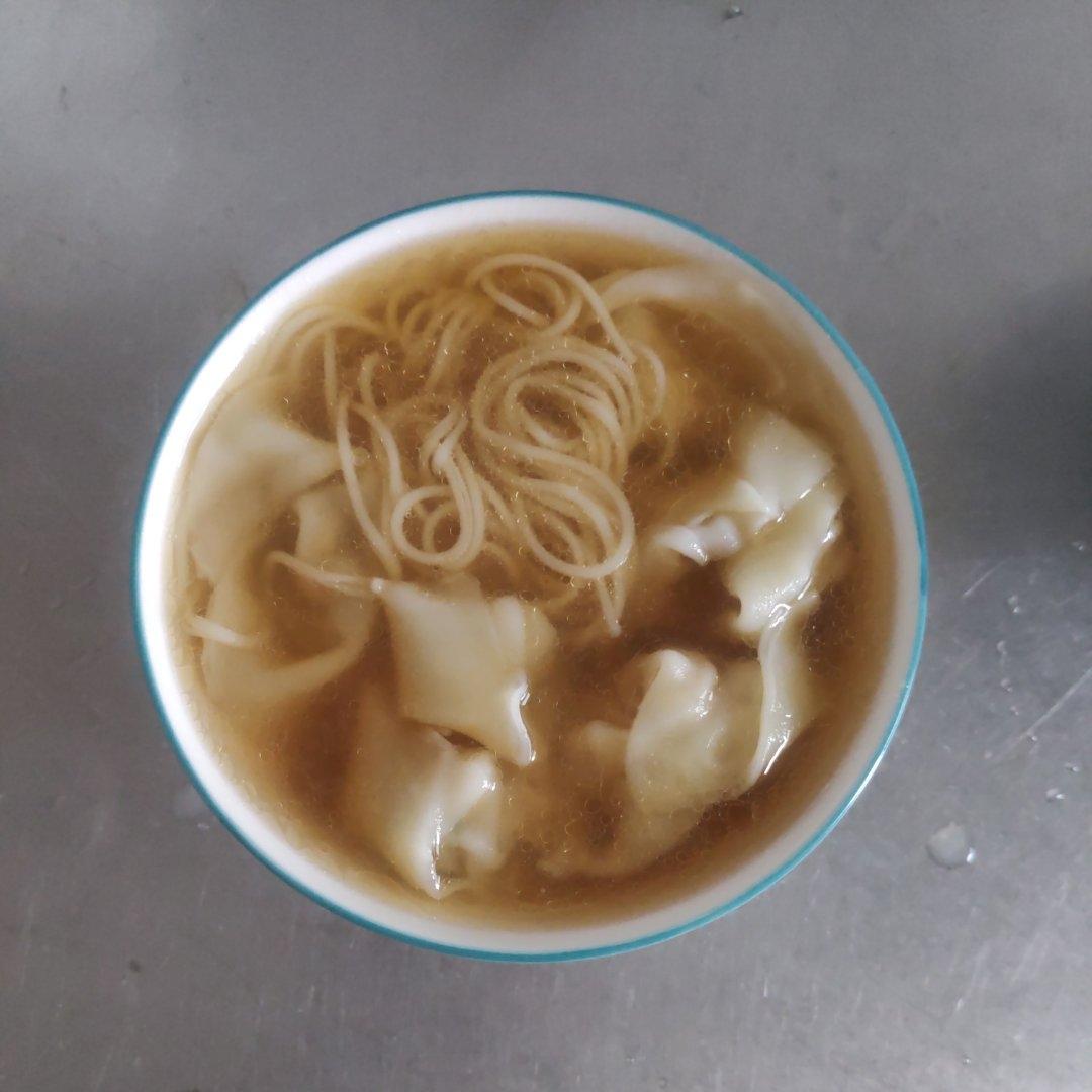 经典港式鲜虾云吞面