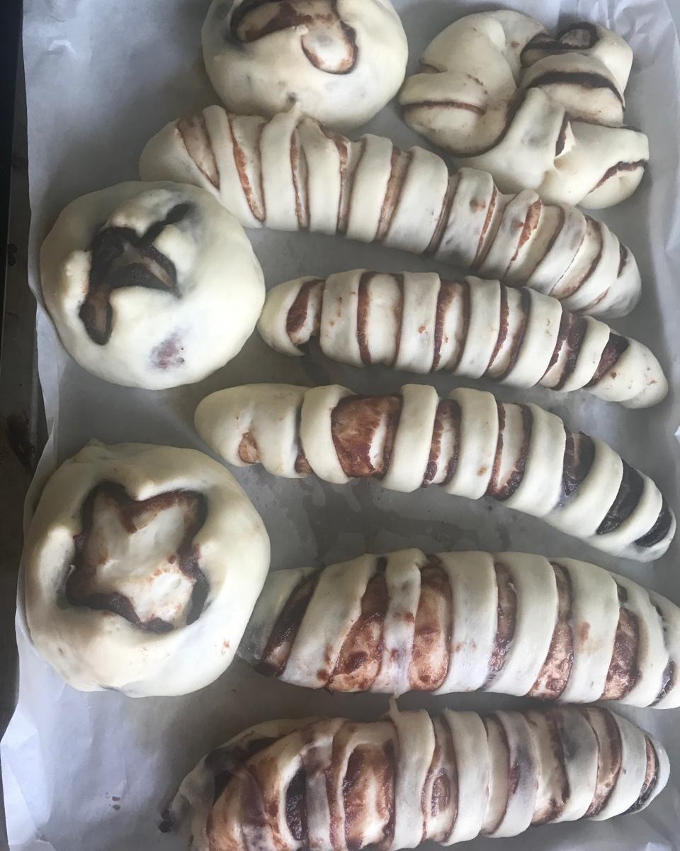 豆沙毛毛虫面包