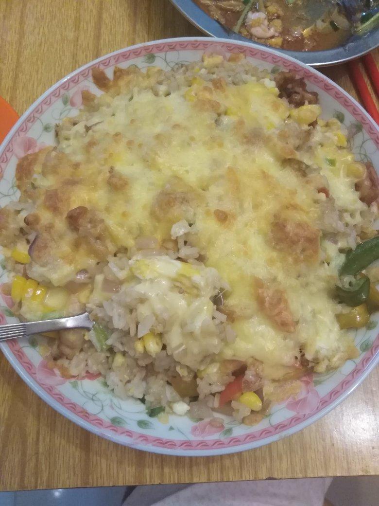 海鲜焗饭 Seafood Fried Rice with Cheesy Topping