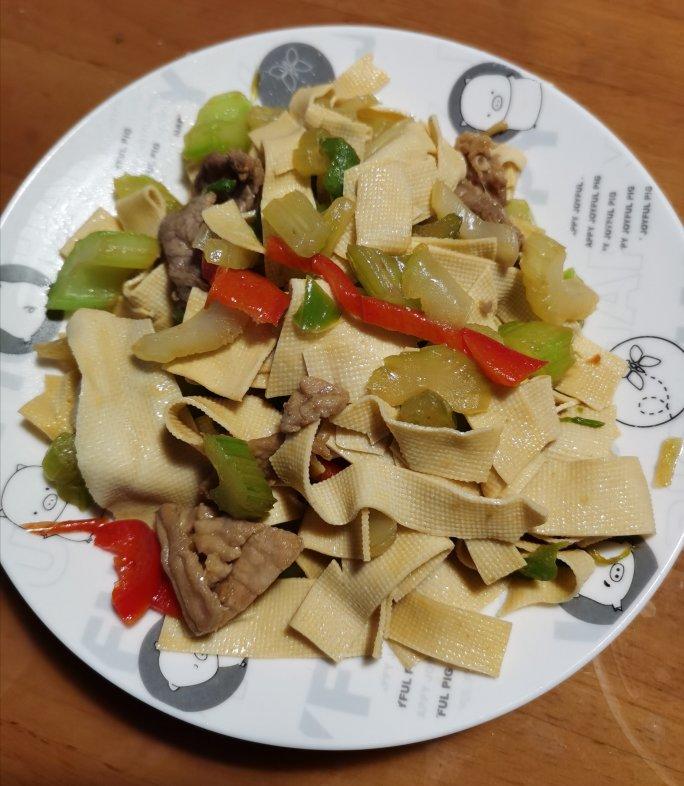 西芹炒豆腐皮