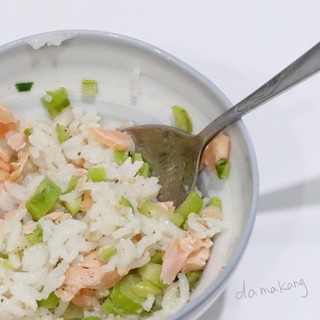 三文鱼芦笋丁拌饭，颜值与美味的化身，健康又营养的懒人菜！的做法 步骤6