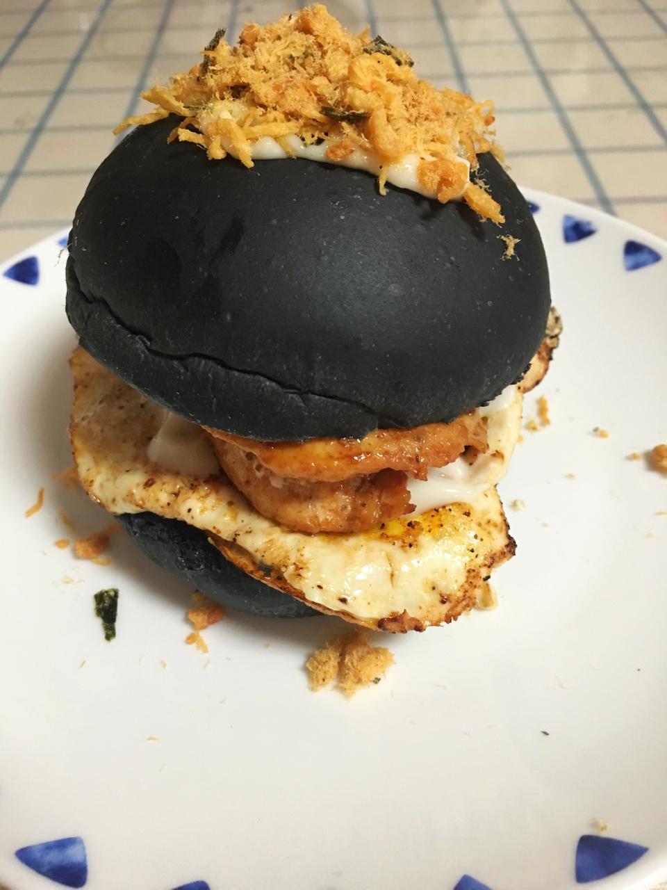 july的烘焙日记做的竹炭汉堡