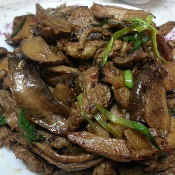 牛肝菌炒肉