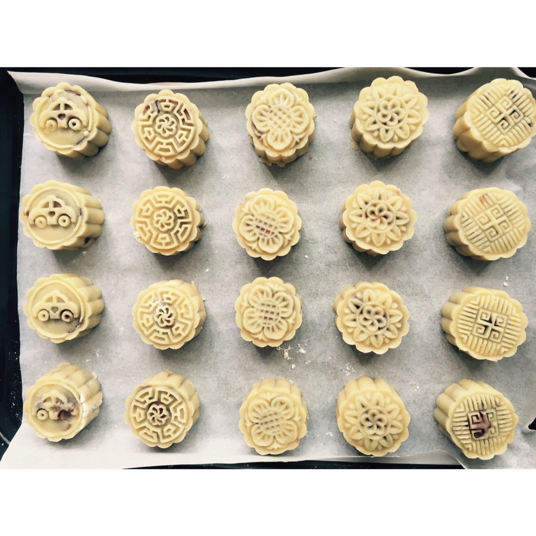 广式月饼—蛋黄莲蓉月饼