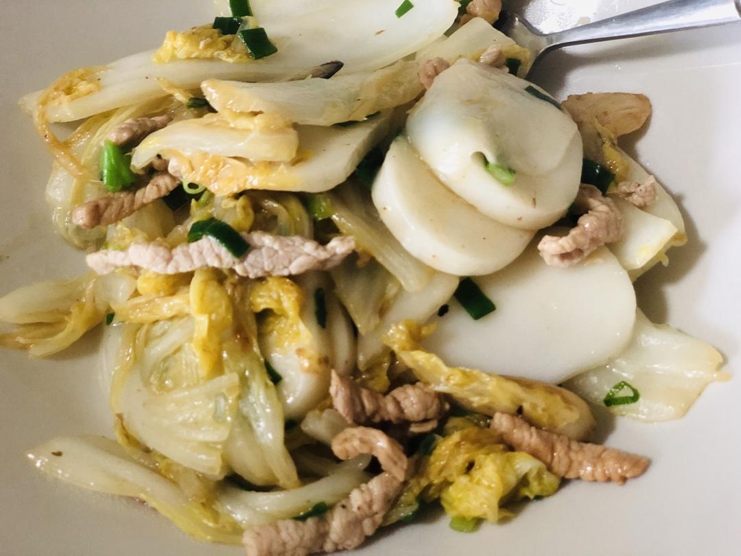 不挑锅、不焦不沾的黄芽菜肉丝炒年糕