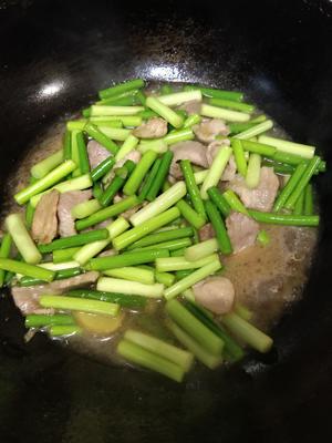 滑嫩嫩🌱蒜薹炒肉的做法 步骤7