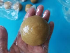 广式核桃豆沙馅月饼的做法 步骤13
