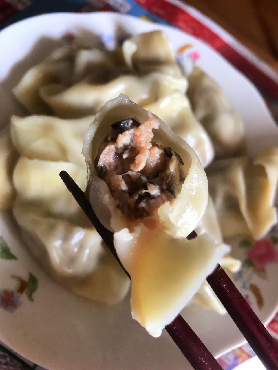 鲜掉眉毛的 三鲜水饺~