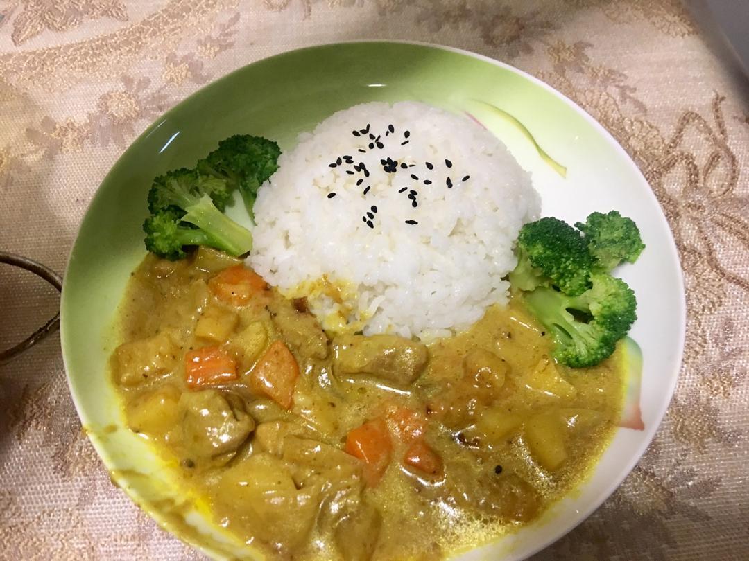 咖喱鸡肉饭（零失误零厨艺的快手菜）