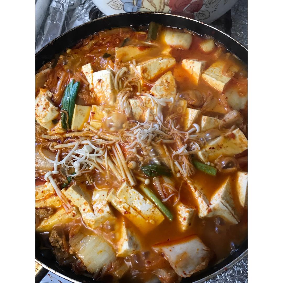 韩式泡菜猪肉煲 （kimchi jjigae)