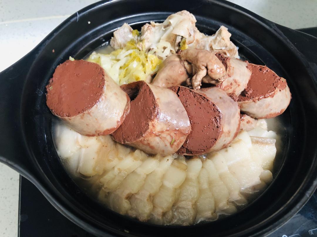 酸菜白肉排骨血肠