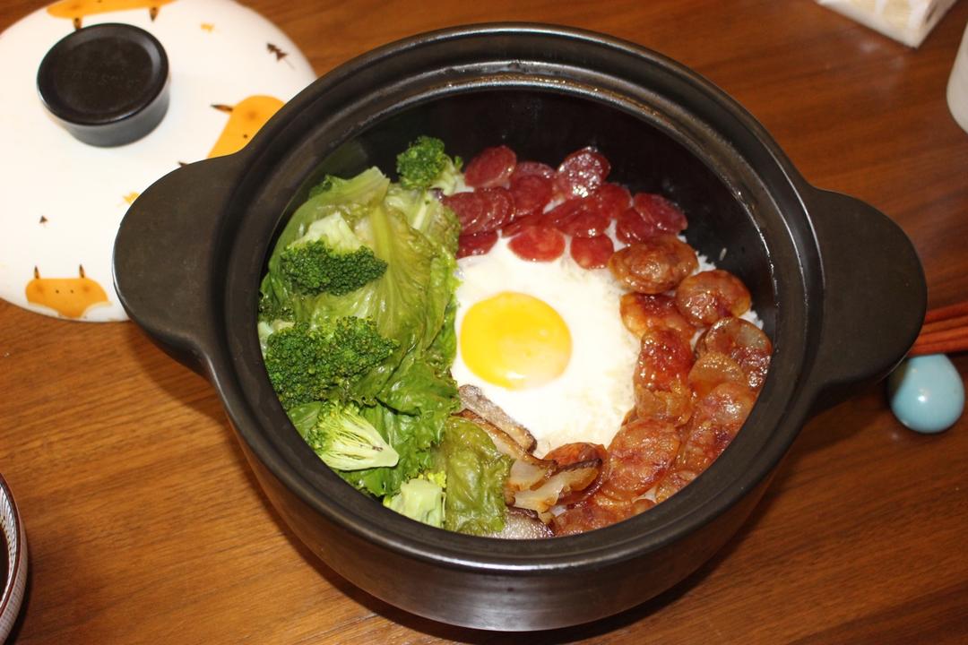 广式腊味煲仔饭