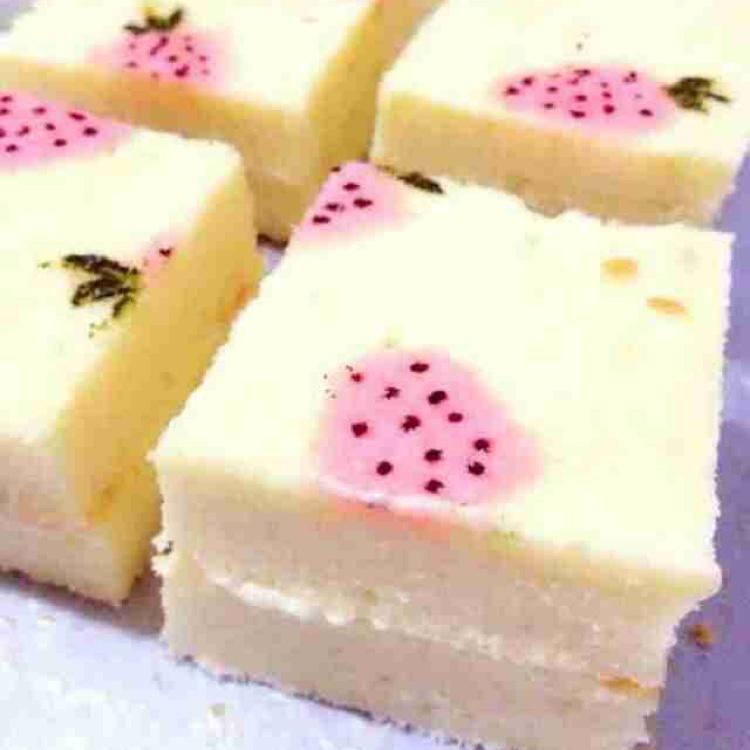 彩绘草莓蛋糕卷