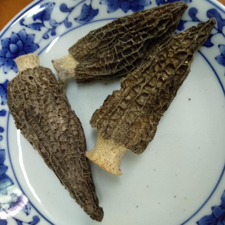 羊肚菌竹荪排骨汤的做法 步骤2