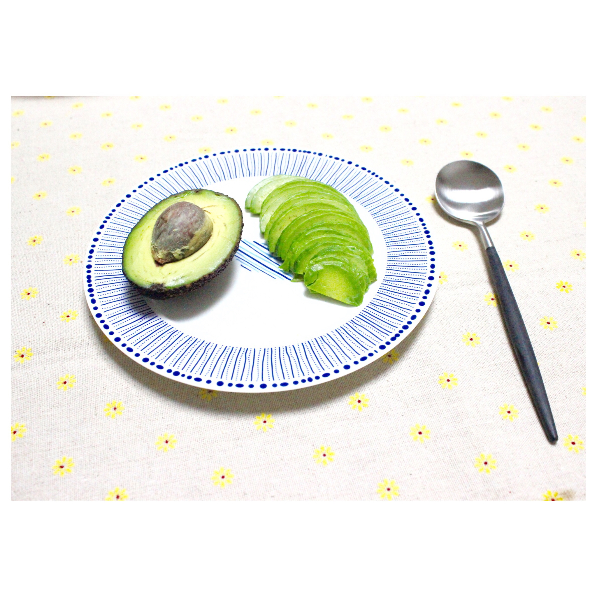 如何用半个牛油果切出一大堆牛油果即视感