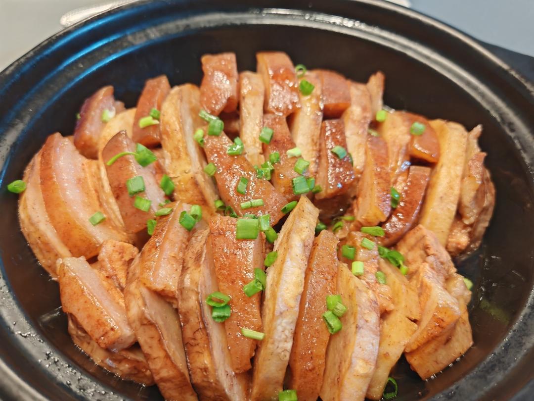 夹心五花肉芋头煲—即煲又是蒸